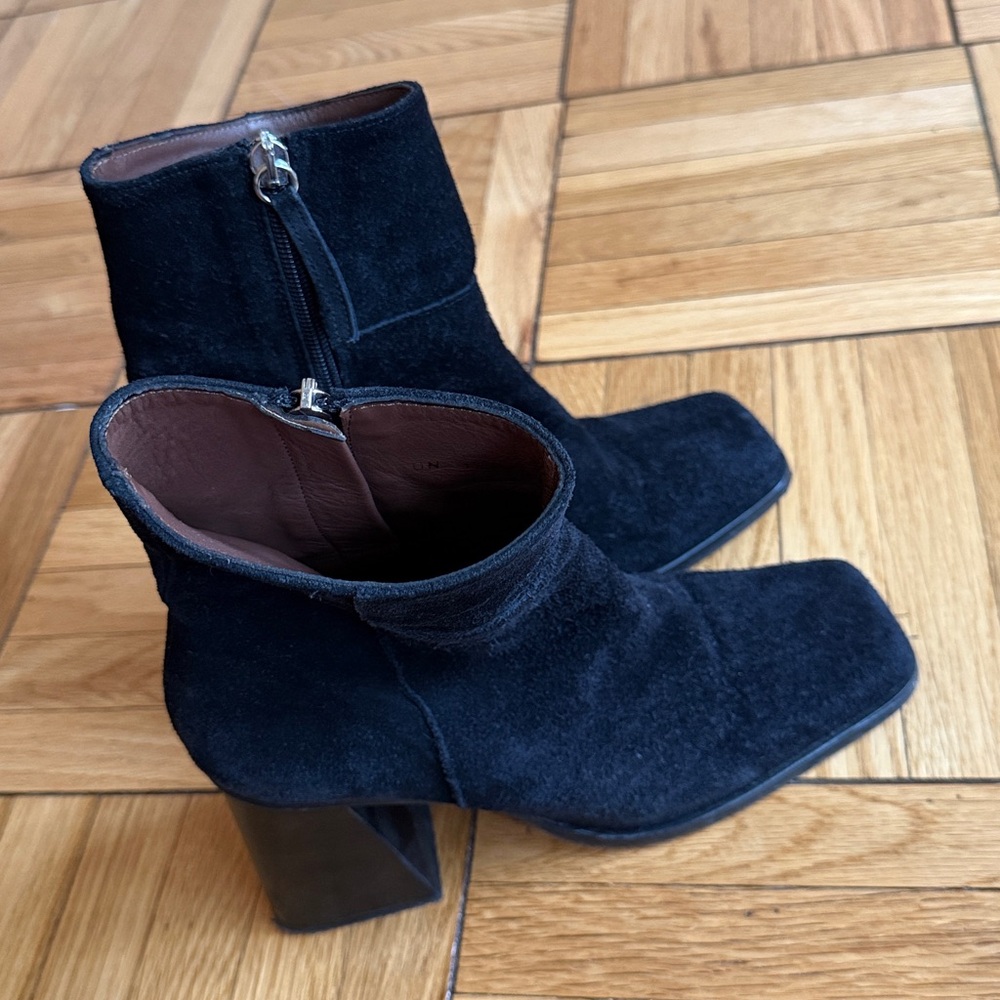 Aloha’s South Black Suede Heeled Boot - Picture 4 of 7